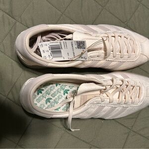 Adidas Men’s Off-White Sneakers